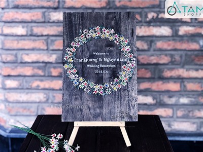 Bảng gỗ Vintage vòng hoa trang trí tiệc cưới Quang & Linh